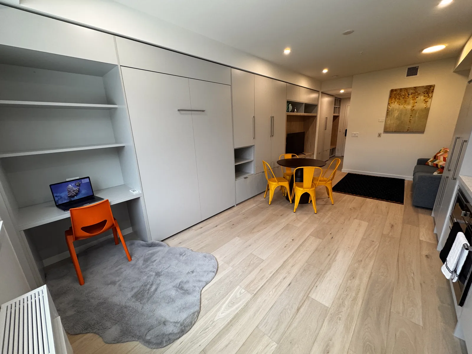 In-suite work desk